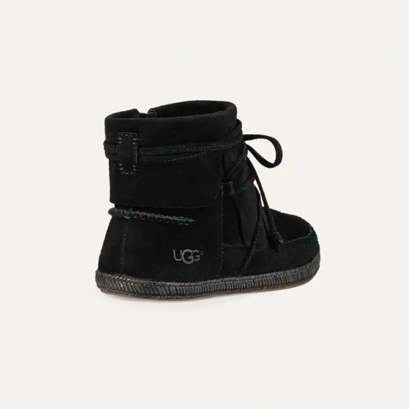 NWOB UGG Reid Moc Boots - Picture 14 of 15